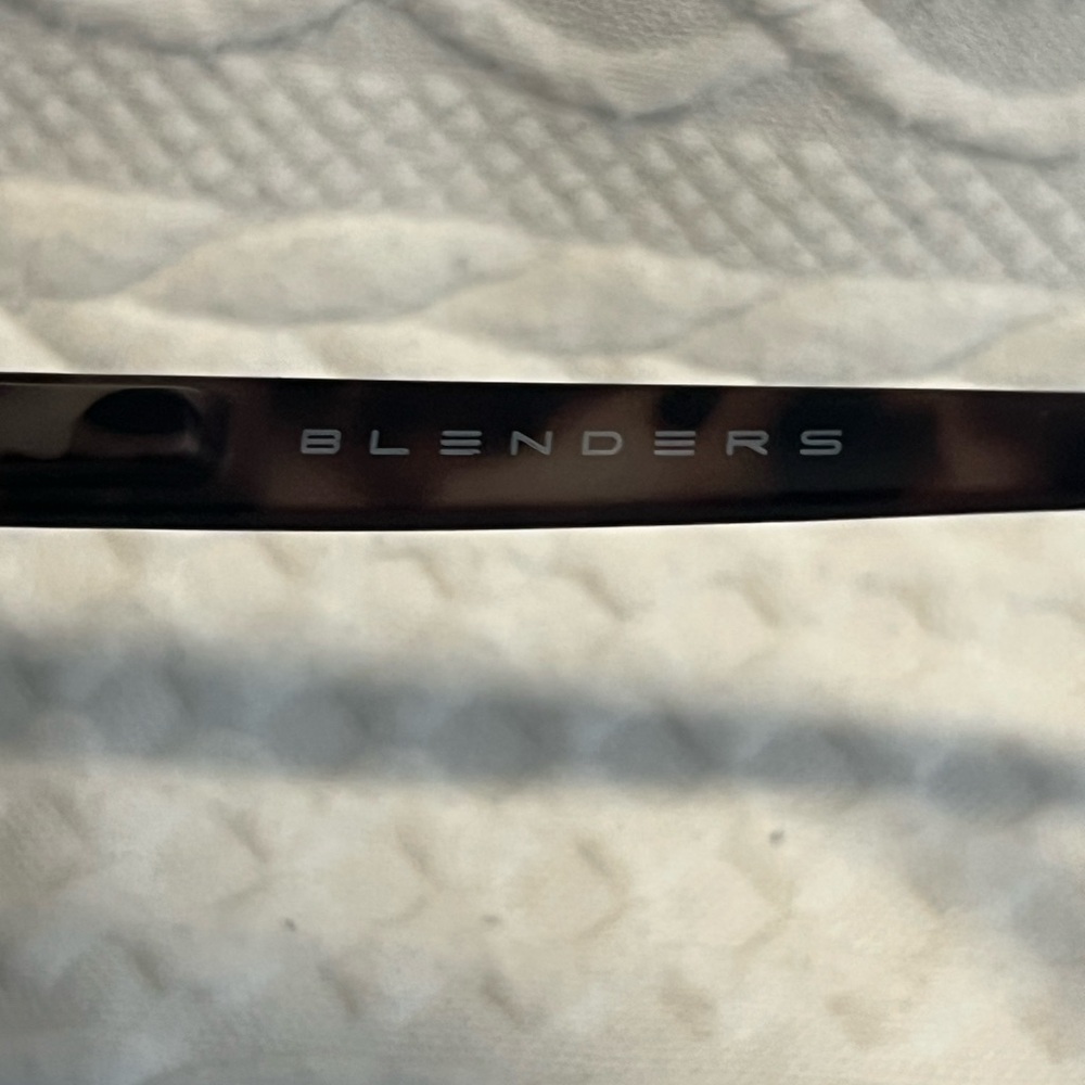 Polarized Tiger Mark Blender Sunglasses - Picture 6 of 7